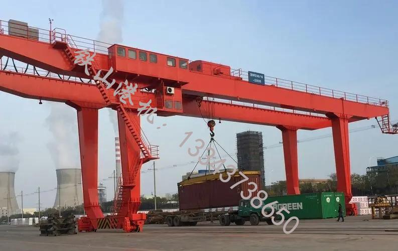 江蘇常州岸邊集裝箱起重機廠家起重機進行檢查都是哪些內(nèi)容呢？